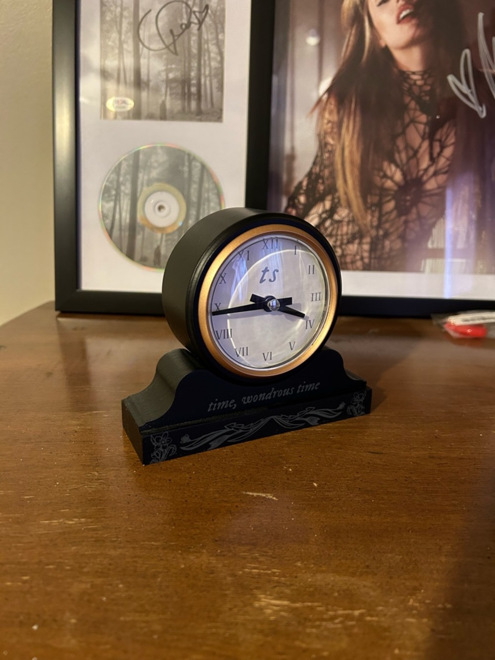Taylor Swift Invisible String clock - Picture 4 of 6